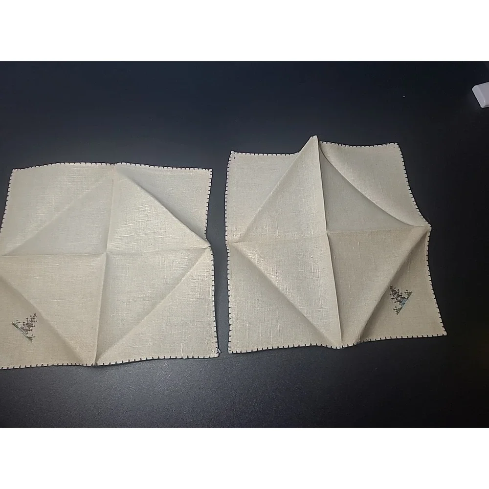 Vintage Embroidered Linen Handkerchief Set‎ Of 2 New
